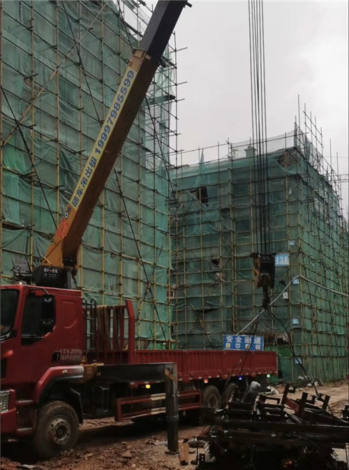 绵阳市“慢工细活”—— 吊车的 “微动控制” 技术