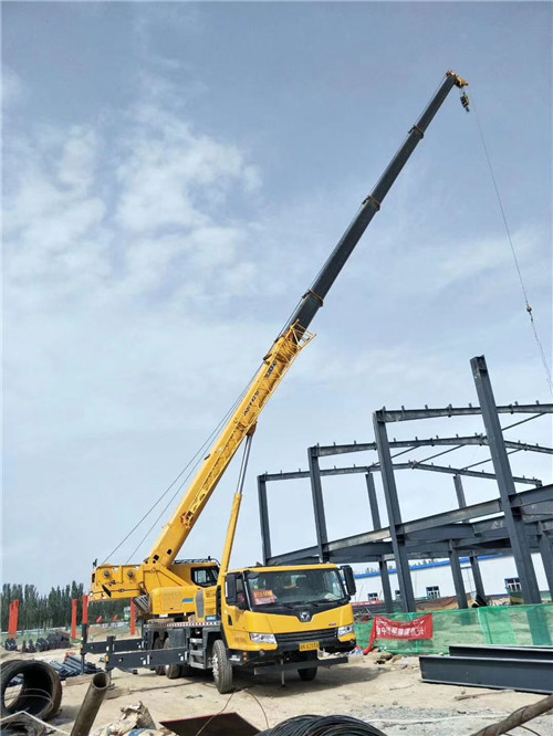 绵阳市超高层建筑钢结构吊装案例